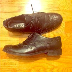 Passi Italiani Women’s Black Leather Oxford Shoes